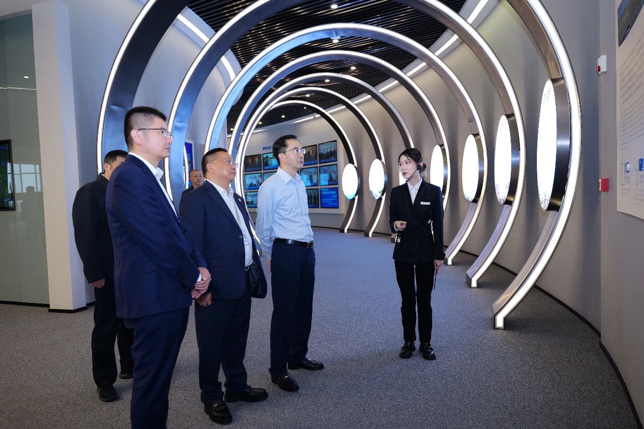 b8d81984de4d67f87fe85c47df6b0bea.jpg b8d81984de4d67f87fe85c47df6b0bea.jpg