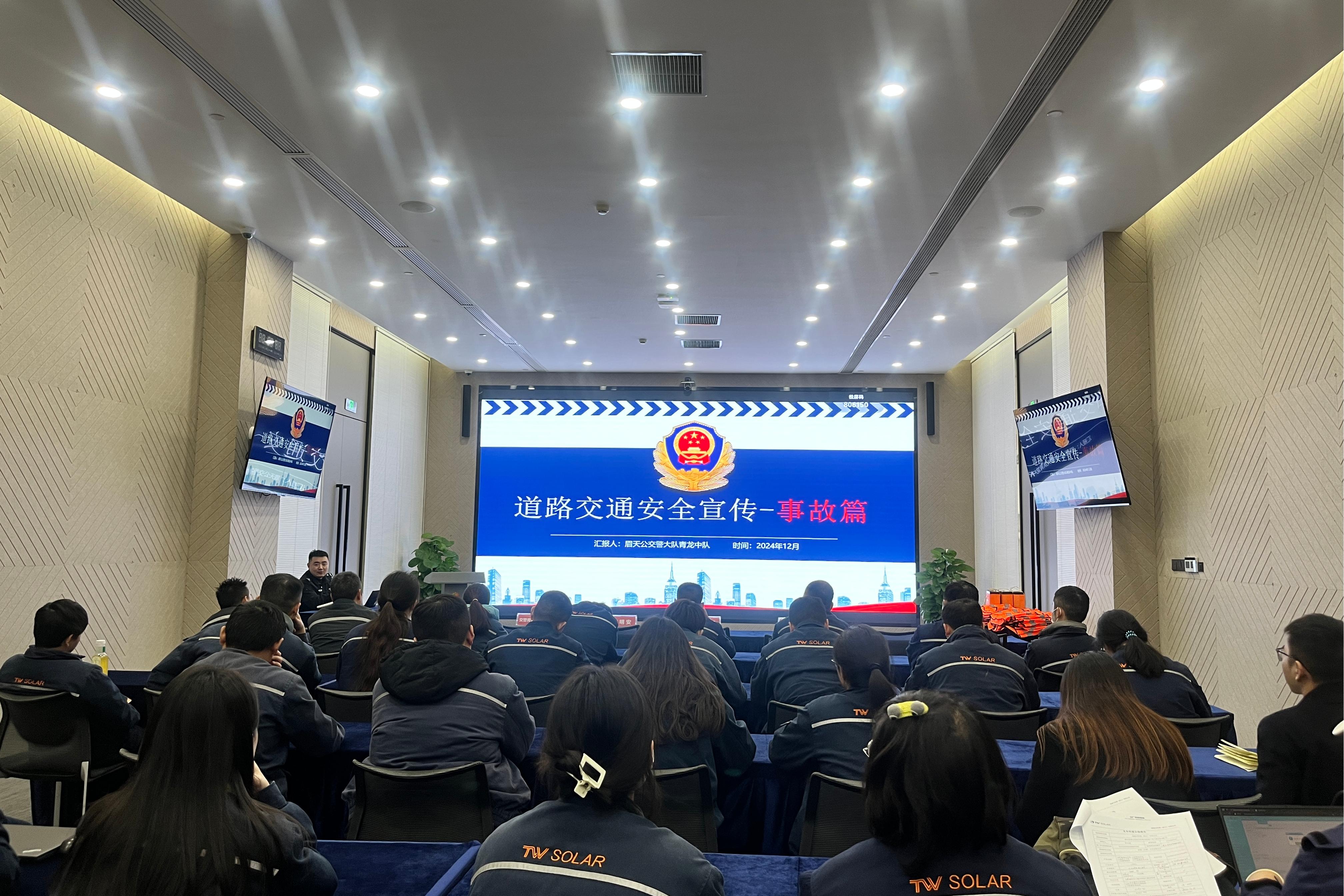 3fb48d4337206d917caac26f6d952f35.jpg 3fb48d4337206d917caac26f6d952f35.jpg