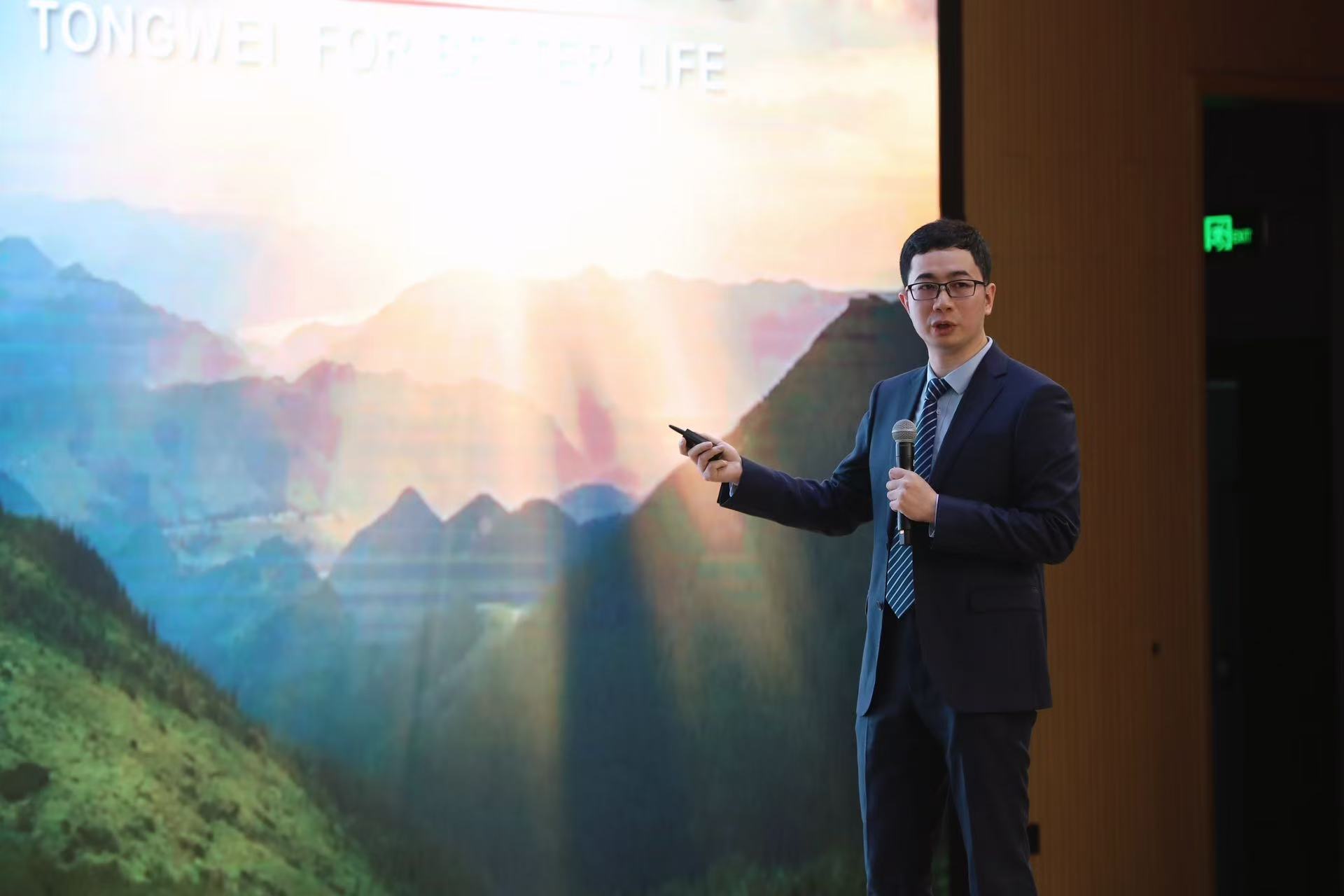 8e4eb8fb2d292831c29bc698ac4b1666.jpg 8e4eb8fb2d292831c29bc698ac4b1666.jpg