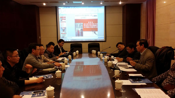 設施漁業(yè)工程研究所和農業(yè)部漁業(yè)局、省水產局等領導座談“365模式”之底排污、網箱魚體排泄物回收技術。